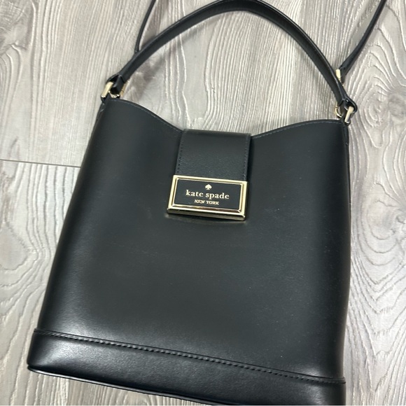 Kate Spade Black Reegan Leather Bucket Bag Gold Hardware Crossbody Purse - Picture 2 of 5